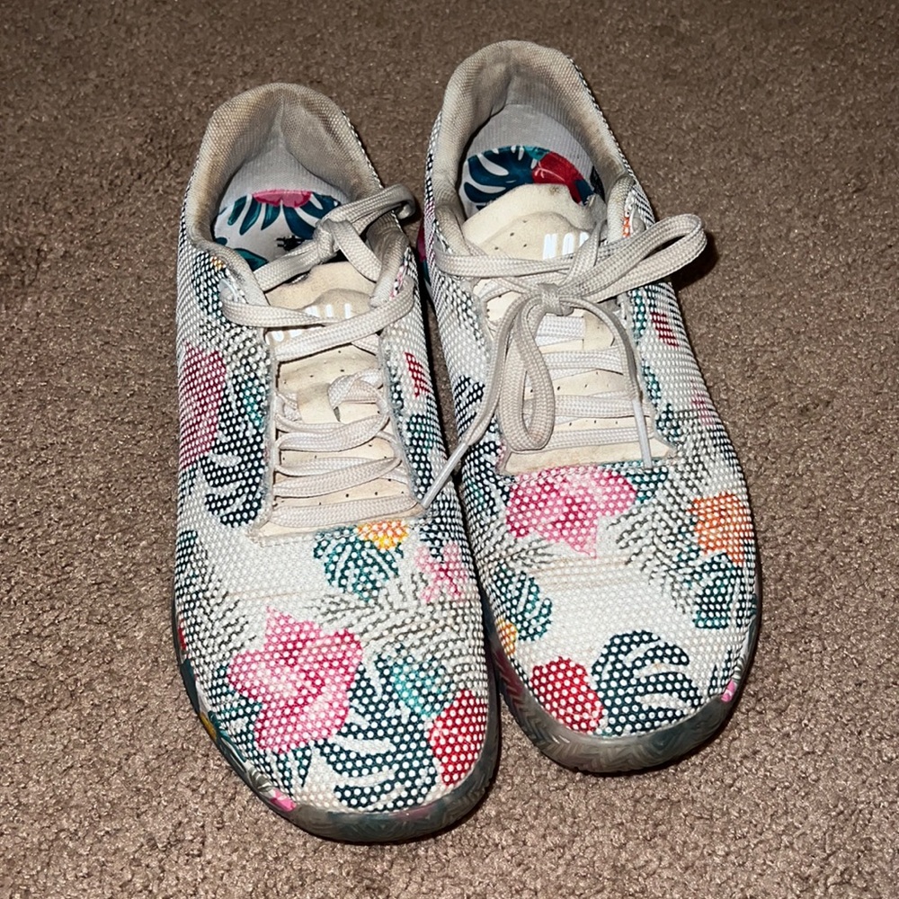 Nobull floral trainer +